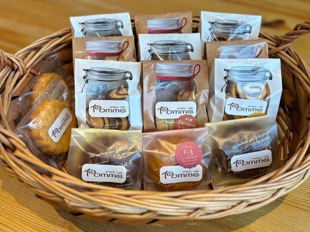 sweets cafe Pomme